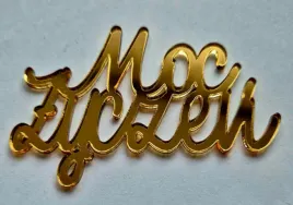 topper-na-tort-zlota-plexi-dekor-na-bok-tortu-moc-zyczen-urodziny