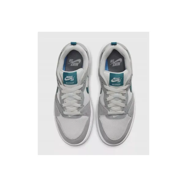 cj0883003-marka-nike