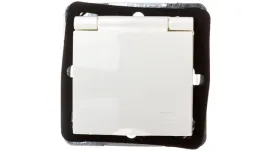 impresja-gniazdo-bryzgoszczelne-z-u-ip44-klapka-ecru-gph-1yz-m-27-w