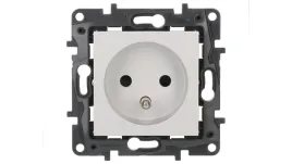 niloe-step-gniazdo-zasilajace-2p-z-zaciski-automatyczne-z-przeslona-al