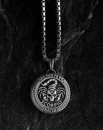 wisiorek-znak-zodiaku-scorpio-memento-mori-skorpion