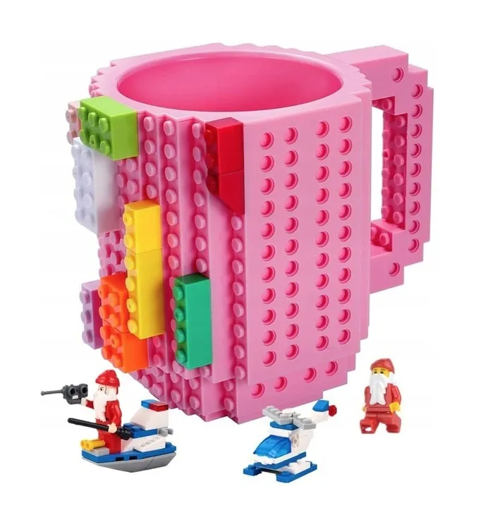 kubek-rozowy-kreatywny-do-klockow-roznych-marek-klocki