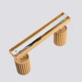 plafon-karbon-2-zloty-material-dominujacy-aluminium