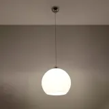 lampa-wiszaca-ball-biala-pomieszczenie-biuro-jadalnia-korytarz-schody-kuchnia-salon-sypialnia