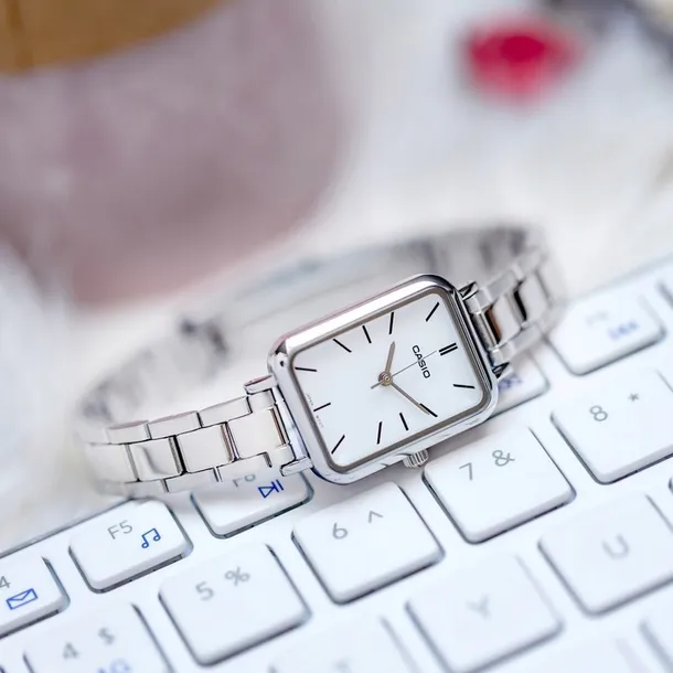 zegarek-damski-casio-ltp-v009d-7e-box-grawer-kolor-srebrny