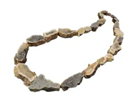 zielony-naszyjnik-leczniczy-z-surowego-bursztynu-baltyckiego-naturalny