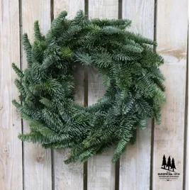 wianek-naturalny-stroik-swiateczny-dekoracja-z-jodly-nobilis