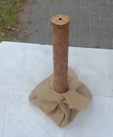 pien-sosnowy-stojak-z-juta-do-choinki-sztucznej-na-pniu