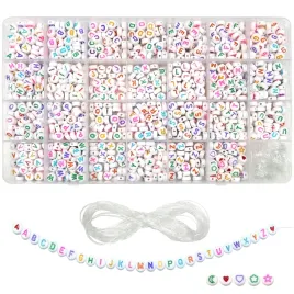 opakowanie-1440-bialych-koralikow-z-literkami-kolorowymi-4-x-7-mm