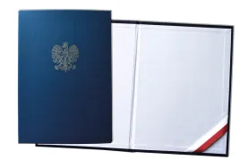 okladka-na-dyplom-b5-polowa-a4-z-orlem-srebrnym