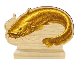 trofeum-wedkarskie-sum-statuetka-wedkarska-z-sumem-drewno-nadruk-uv-22x15cm