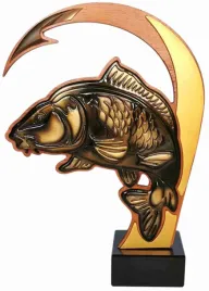 statuetka-karp-trofeum-wedkarskie-ryba-z-haczykiem-32-cm-opis