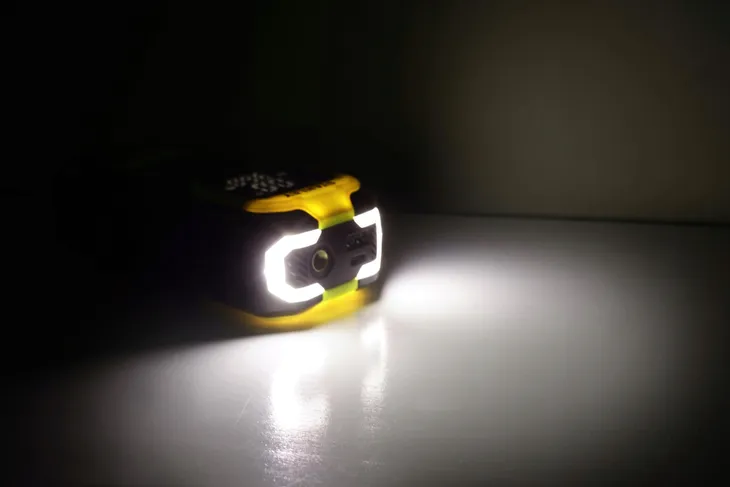 kompresor-akumulatorowy-10-bar-powerbank-usb-latarka-led-sxif0101-stanley-marka-stanley-stan-nowy