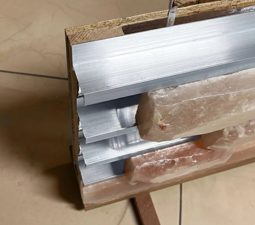 profil-do-montazu-cegiel-solnych-z-kanalkiem-budowy-scian-solnych-saun-3m