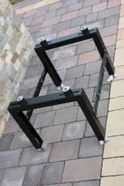 stelaz-wspornik-podpora-pompy-ciepla-klimatyzatora-czarny