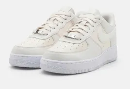 nike-buty-meskie-air-force-1-07-lv8-fn5832-100-sneakersy-skorzane