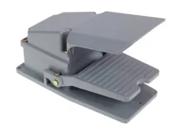 wlacznik-pedal-wylacznik-przycisk-nozny-z-oslona