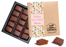 bombonierka-dzien-kobiet-krowki-w-czekoladzie-belgijskiej-44percent-jasne-kwiaty