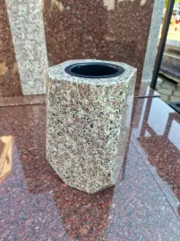 wazon-granitowy-z-granitu-nagrobny-na-cmentarz-diament-braz-krolewski-28cm