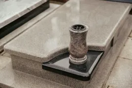 nowoczesny-wazon-okragly-nagrobny-granitowy-paradiso-28cm