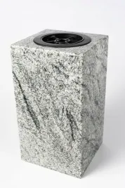 ekskluzywny-bialy-wazon-granitowy-na-grob-wiscount-white-28cm
