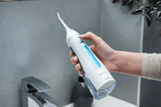 irygator-do-jamy-ustnej-vento-kolor-dominujacy-bialy