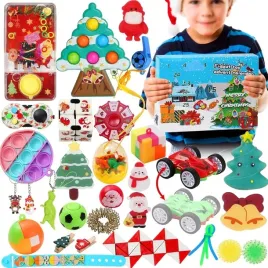 kalendarz-adwentowy-dla-dzieci-wypelniony-zabawkami-na-boze-narodzenie