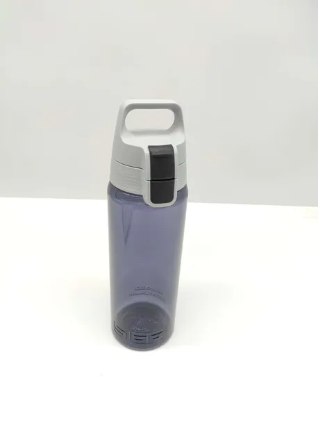 butelka-sigg-total-0-6l-kolor-dominujacy-odcienie-fioletu