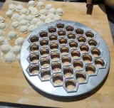 wykrawacz-forma-do-pierogow-uszek-stal-stan-nowy
