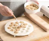 wykrawacz-forma-do-pierogow-uszek-stan-nowy