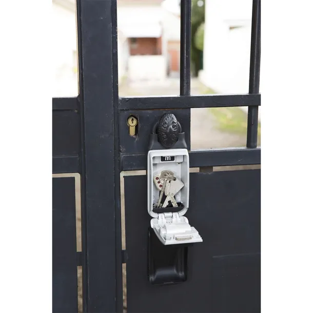 master-lock-key-safe-with-adjustable-shackle-5420eurd