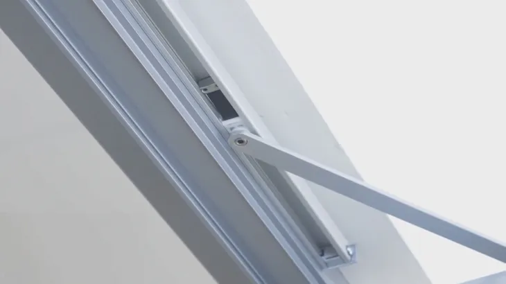 blokada-otwarcia-a152-samozamykacz-assa-abloy-stan-nowy