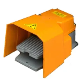 wlacznik-nozny-do-sterowania-myjka-warsztatowa-marwis