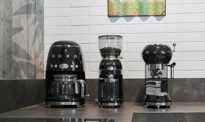 ekspres-smeg-dcf02bleu