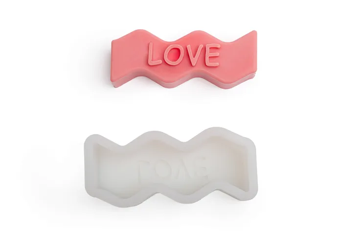 FORMA SILIKONOWA DO ODLEWÓW ŚWIEC MYDEŁ GIPSU LOVE 13,4x4,8x4 cm