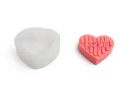 forma-silikonowa-do-swiec-mydla-gipsu-serce-z-napisem-love-65x6x25-cm