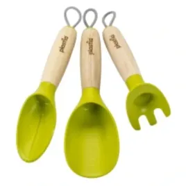 zielony-zestaw-narzedzi-do-sadzenia-roslin-plastia