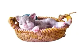 figurka-ozdobna-kot-spiacy-w-koszyku