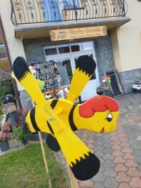 wiatrak-drewniany-strach-ogrodowy-pszczola-osa-rekodziel