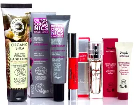 zestaw-kosmetykow-dla-kobiety-pielegnacja-perfumy-na-swieta