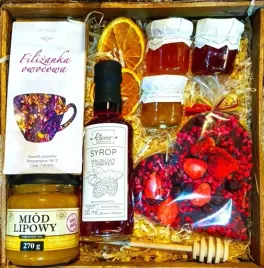 kosz-prezentowy-prezent-upominek-miod-czekolada-serce
