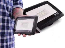 lampa-halogenowa-led-30w-wodoodporna-zewnetrzna