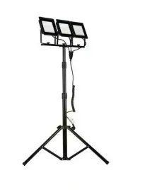 naswietlacz-led-na-statywie-3-x-50w-zimna-germina