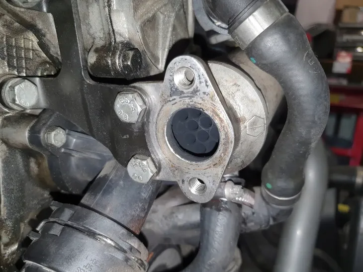 zaslepka-chlodnicy-spalin-bmw-320d-e39-e46-producent-czesci-aditech