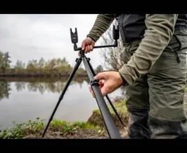 korum-stabilny-tripod-do-feedera-na-rzeke-jeziora