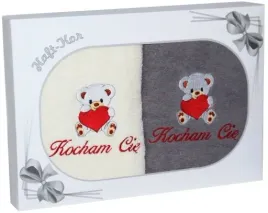 prezent-na-dzien-kobiet-zestaw-dwoch-recznikow-z-haftem-dla-niej-komplet