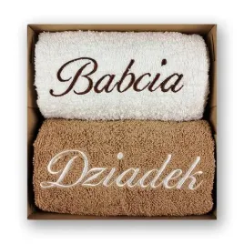prezent-dla-babci-i-dziadka-reczniki-z-haftem-pudelko-prezentowe