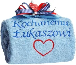 piekny-prezent-na-walentynki-recznik-z-imieniem