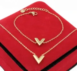 komplet-zloty-litera-v-stal-chirurgiczna-316-l