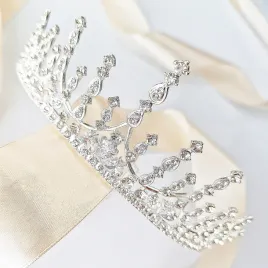 srebrna-efektowna-tiara-diadem-korona-ozdoba-na-wlosy-z-krysztalkami